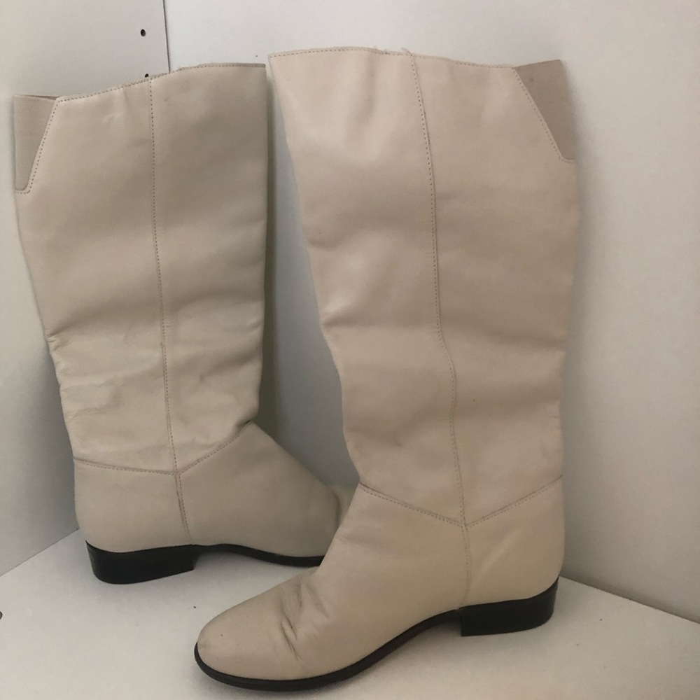 1 inch heel- size states 8.5 however boot ran small really size 7
